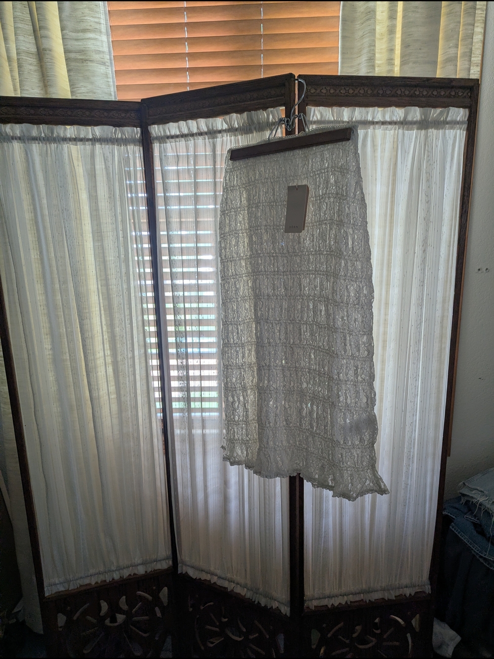 Doen White Lace Midi Skirt